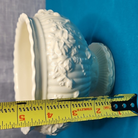 Royal Albert Cream Pedestal Bowl - Picture 8 of 9